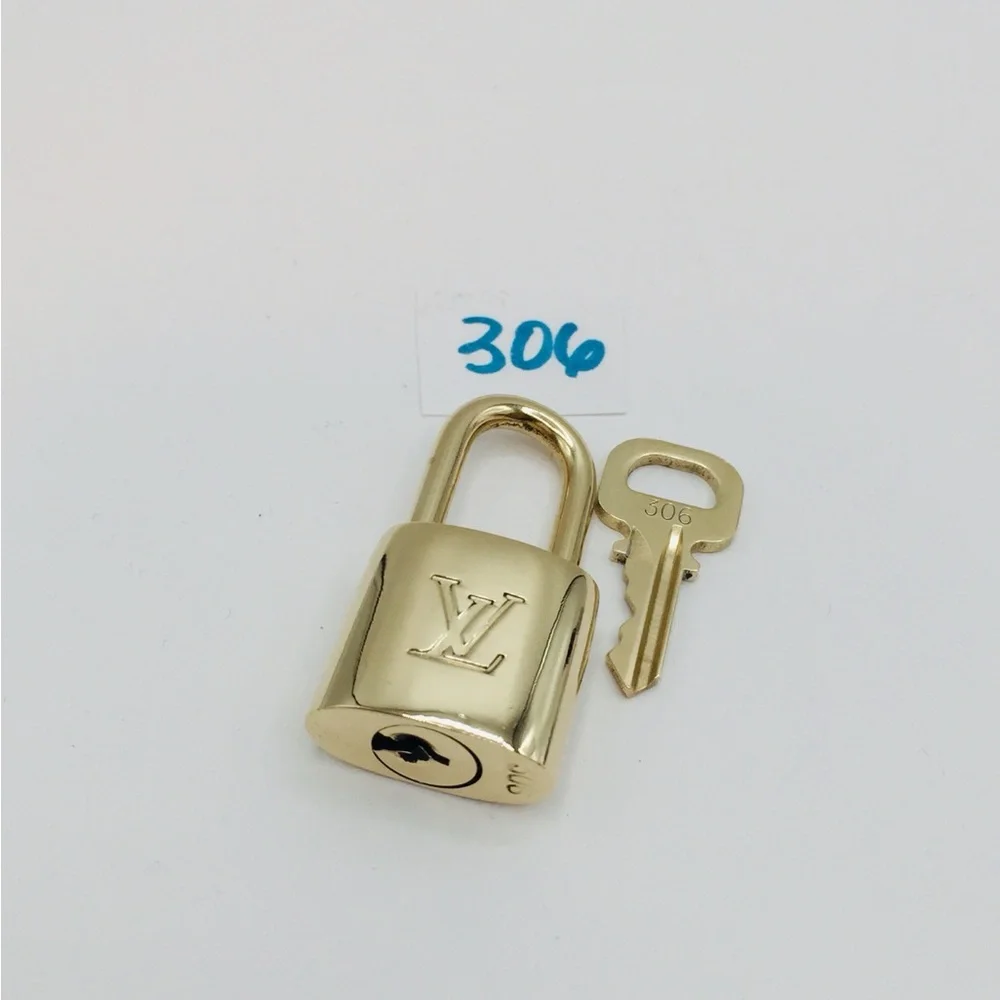 Authentic Louis Vuitton Lock and key 306 - Picture 6 of 8